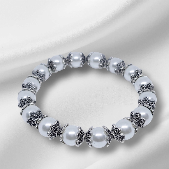 Pearl Glass Beaded Bracelet - Picture 3 of 3